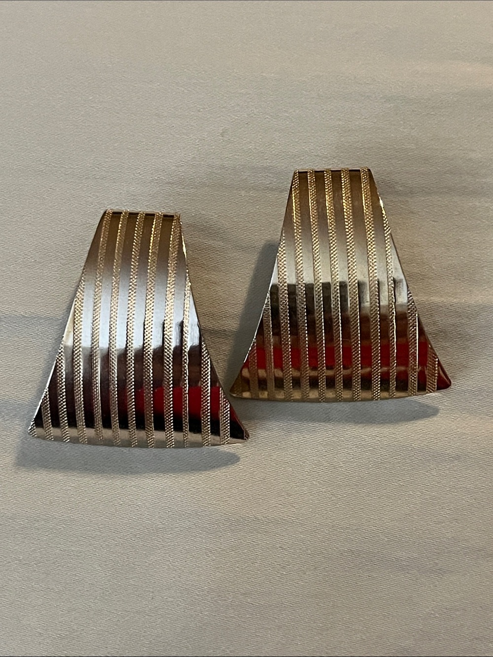 Vintage Ribbed Triangular Silver Tone Clip-On Earrings